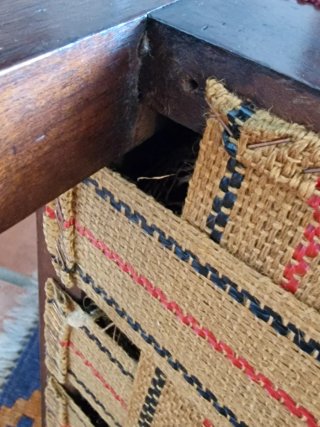 Silla antigua Luis XV terciopelo burdeos y oro