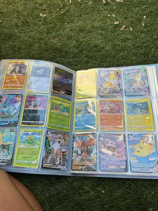 Caja Cromos Fútbol y Pokémon Variados