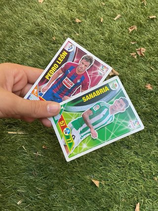 Caja Cromos Fútbol y Pokémon Variados