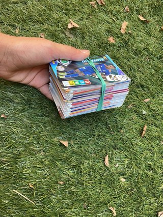 Caja Cromos Fútbol y Pokémon Variados