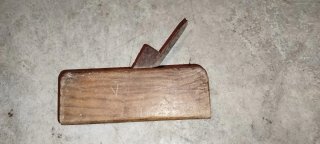 Cepillo de carpintero antiguo de madera
