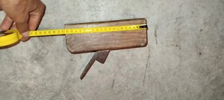 Cepillo de carpintero antiguo de madera