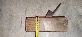 Cepillo de carpintero antiguo de madera