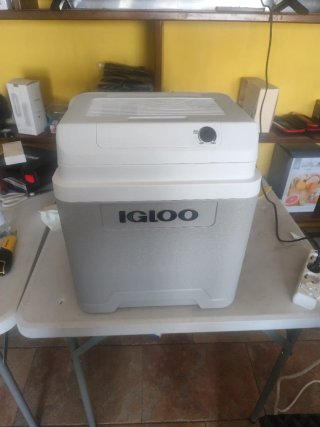 Nevera Eléctrica IGLOO 27L (12V/230V)