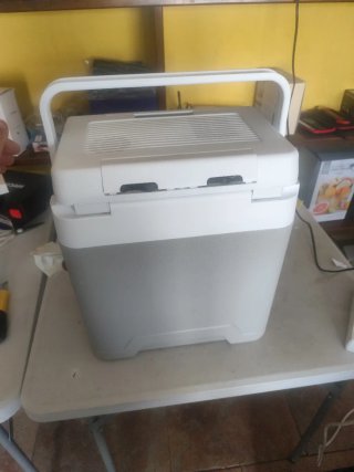 Nevera Eléctrica IGLOO 27L (12V/230V)