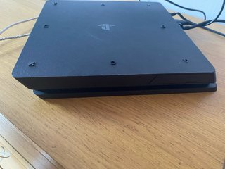 PS4 Slim Negra +4 Juegos + Mando