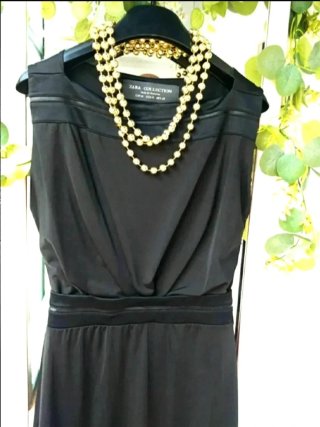Vestido tipo tubo sin mangas de Zara