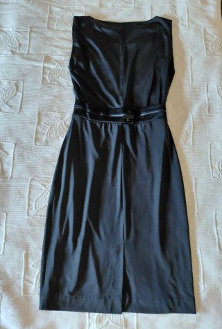 Vestido tipo tubo sin mangas de Zara