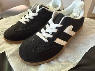 Zapatillas deportivas  Talla 36 y 37