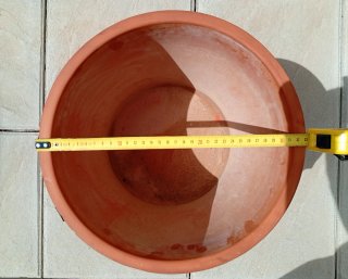 Maceta terracota con pie metálico