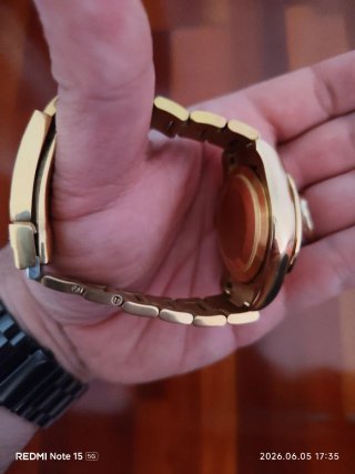 Reloj con movimiento automático