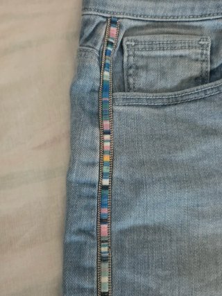 Pantalón corto vaquero con detalles