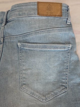 Pantalón corto vaquero con detalles