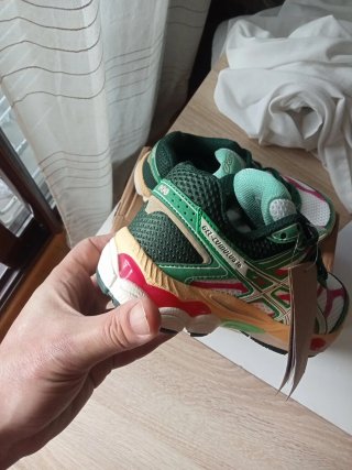 Zapatillas Asics verdes y rosas