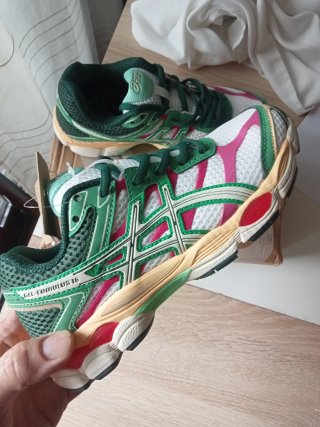 Zapatillas Asics verdes y rosas