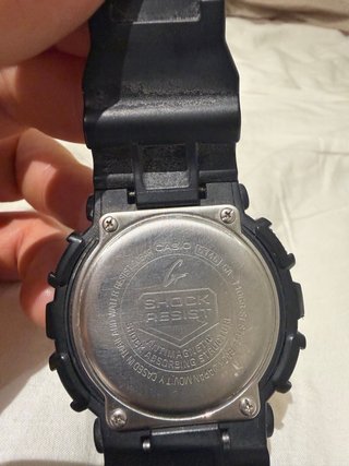 Reloj G-Shock Negro y Dorado