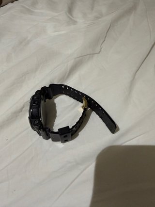 Reloj G-Shock Negro y Dorado