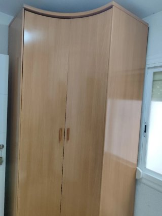 Armario esquinero de madera