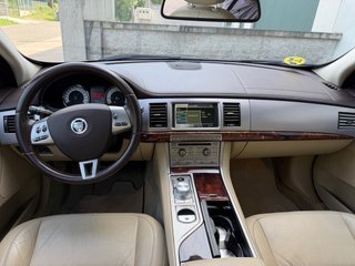 Jaguar XF 2010