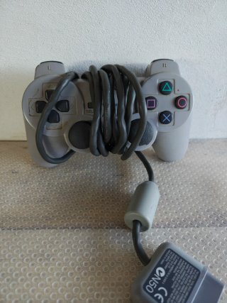 PlayStation 1 + Controller + Cavi + 2 Memory Card