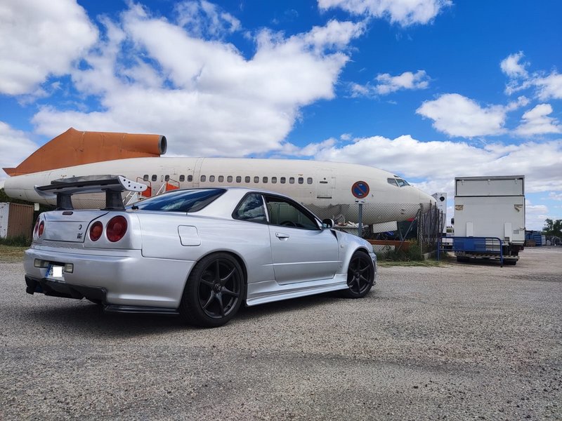 Nissan GT-R 1998 - foto 1