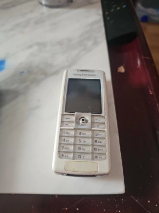 Lote 3 Móviles Nokia y Sony Ericsson. Sin bateria