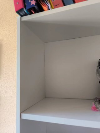 Estantería blanca de madera