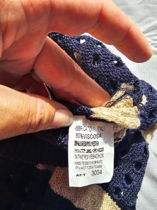 Camiseta de tirantes azul y dorada