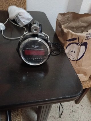 Radio Reloj Proyector Clip Sonic