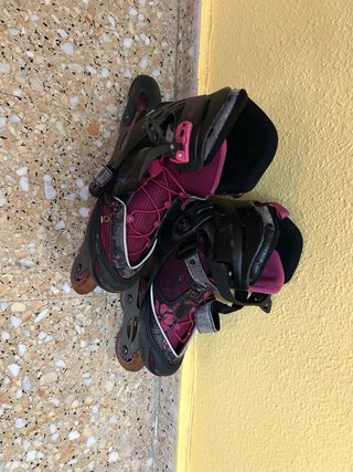 Patines en línea morados y negros
