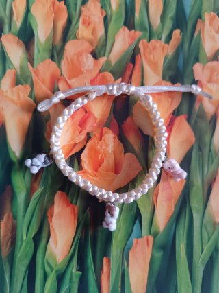 Pulsera con dijes de gatitos