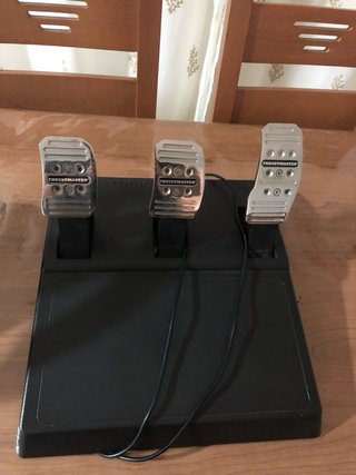 Volante Thrustmaster T150 PS4