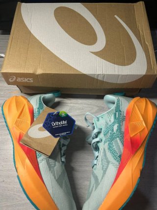 Asics Novablast 5 Talla 40  Naranja Verde azulado