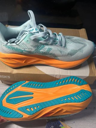Asics Novablast 5 Talla 40  Naranja Verde azulado