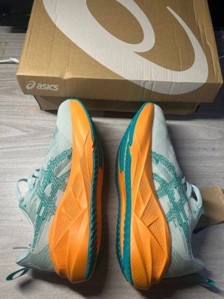 Asics Novablast 5 Talla 40  Naranja Verde azulado