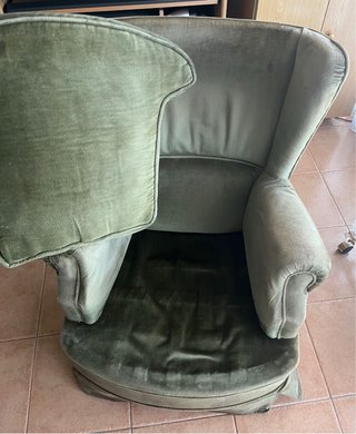 Butaca orejera de terciopelo verde