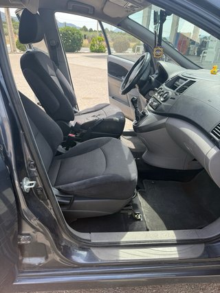 Mitsubishi Grandis 2007