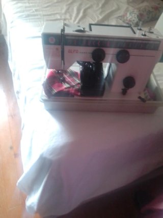 Máquina de coser Alfa
