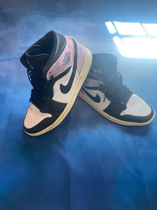 Air Jordan 1 Mid Morado y Negro