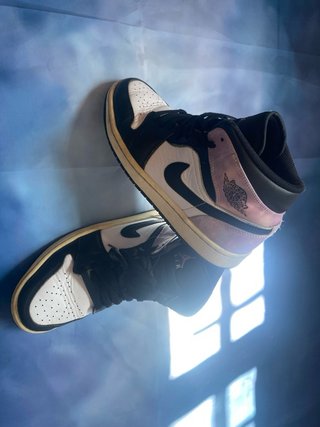 Air Jordan 1 Mid Morado y Negro