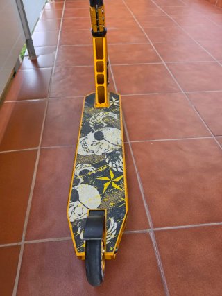 Patinete Freestyle Dorado y Negro
