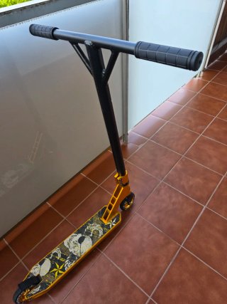 Patinete Freestyle Dorado y Negro