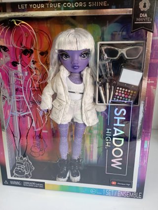Muñeca Rainbow High Shadow High Dia Mante