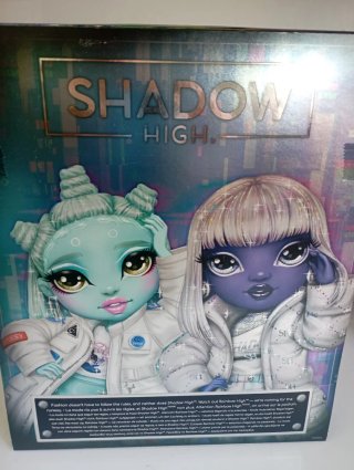 Muñeca Rainbow High Shadow High Dia Mante