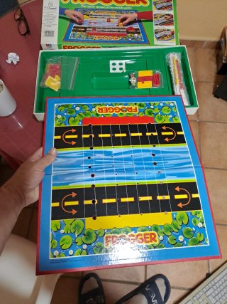 MB Juegos de Mesa: Centipede, Frogger, Berzerk