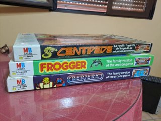 MB Juegos de Mesa: Centipede, Frogger, Berzerk