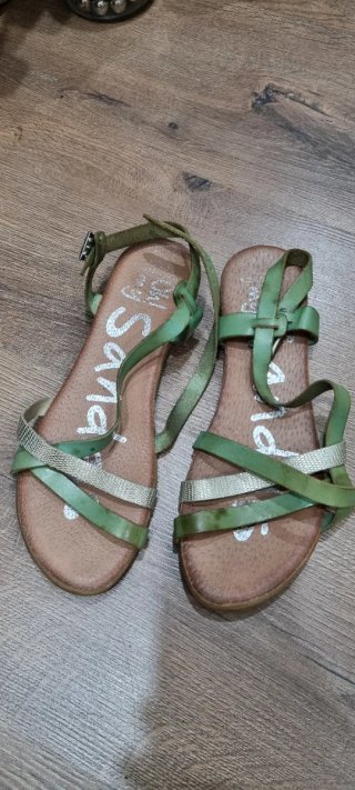 Sandalias planas mujer verde y plata
