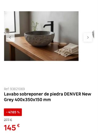 Mueble de baño con lavabo y estantería
