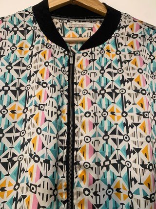 Chaqueta Stradivarius Estampada Talla L
