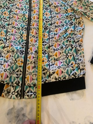 Chaqueta Stradivarius Estampada Talla L